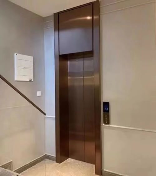 古銅色電梯門