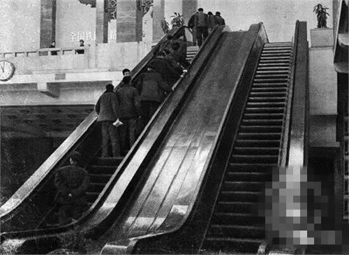 1959年北京地鐵站自動(dòng)扶梯