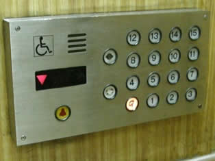 傷殘人士專用的電梯按鈕