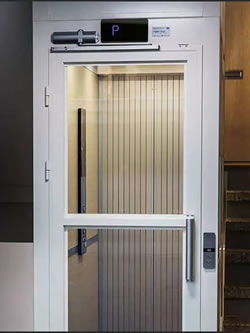 手拉門家用電梯